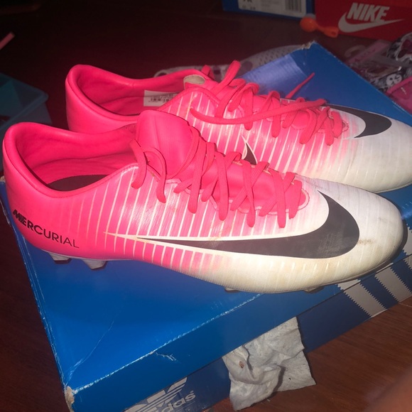 Nike Shoes - Women’s soccer cleats